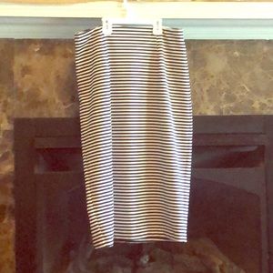 Black/white dainty jewels skirt.